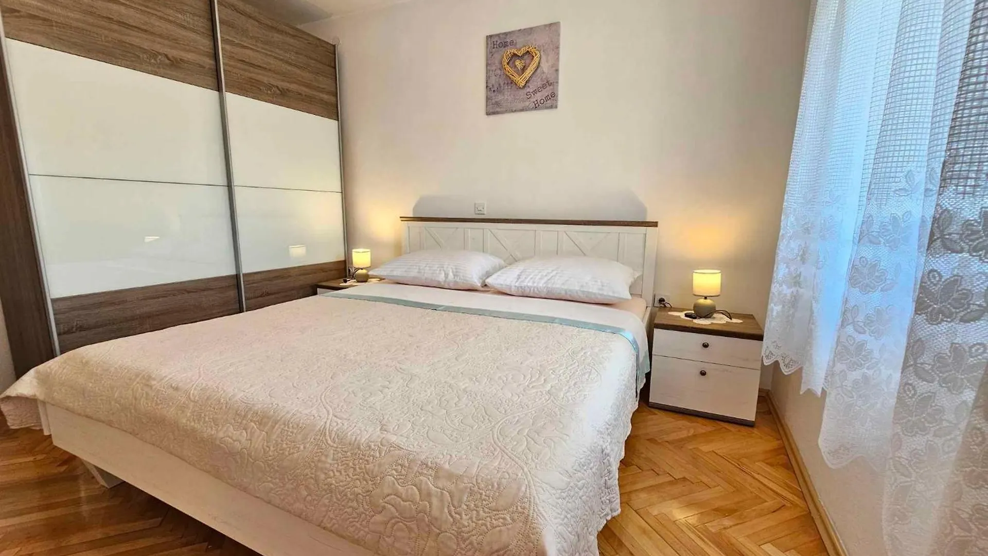 Apartment In Novi Vinodolski 15492